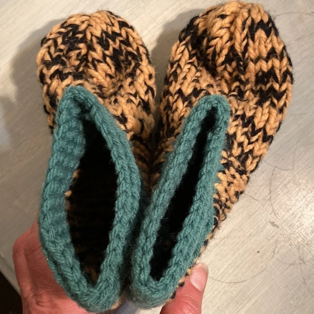 Hand knit slipper socks NWOT Durable heel